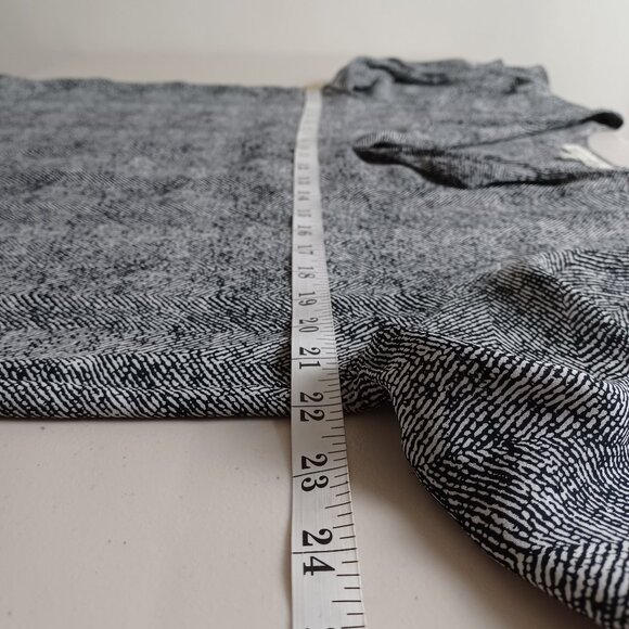 Daniel Rainn V-neck ¾ Sleeve Printed Blouse - Picture 9 of 15